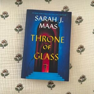 Throne of Glass book by Sarah J Maas